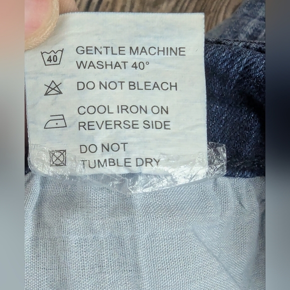 C.J H. Size 2/28 Skinny Jeans With Great Stretch - Picture 6 of 7